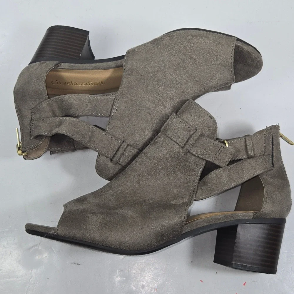 City Classified Women Taupe Faux Suede Peep Toe Cutout Block Heel Booties Size 8